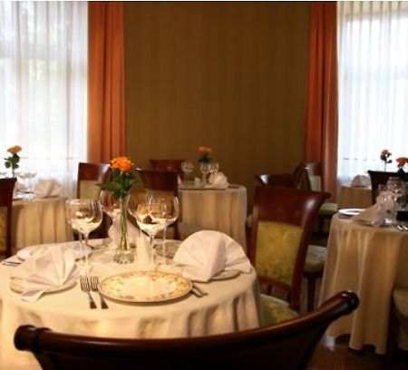 Ostoya Palace Hotel Krasków Restaurant bilde