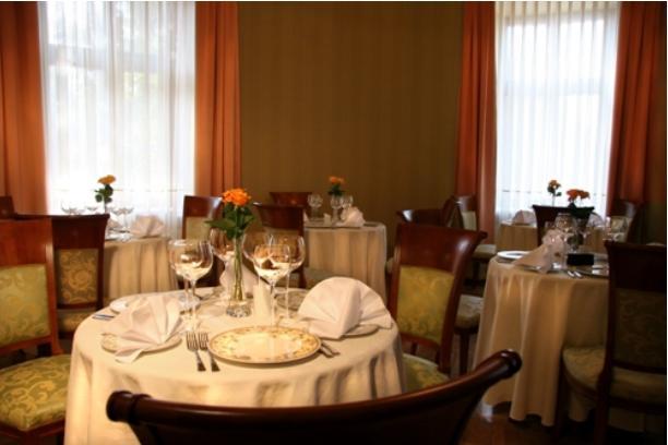 Ostoya Palace Hotel Krasków Restaurant bilde
